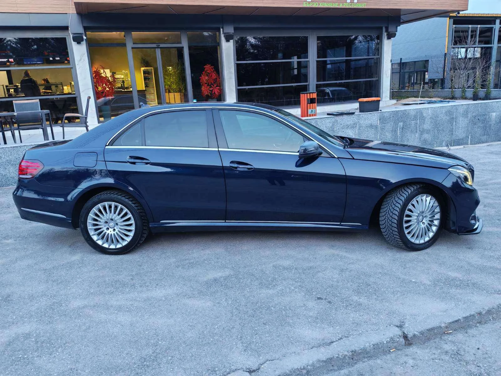 Mercedes-Benz E 220 4MATIC 2.2 cdi, снимка 2 - Автомобили и джипове - 53724375