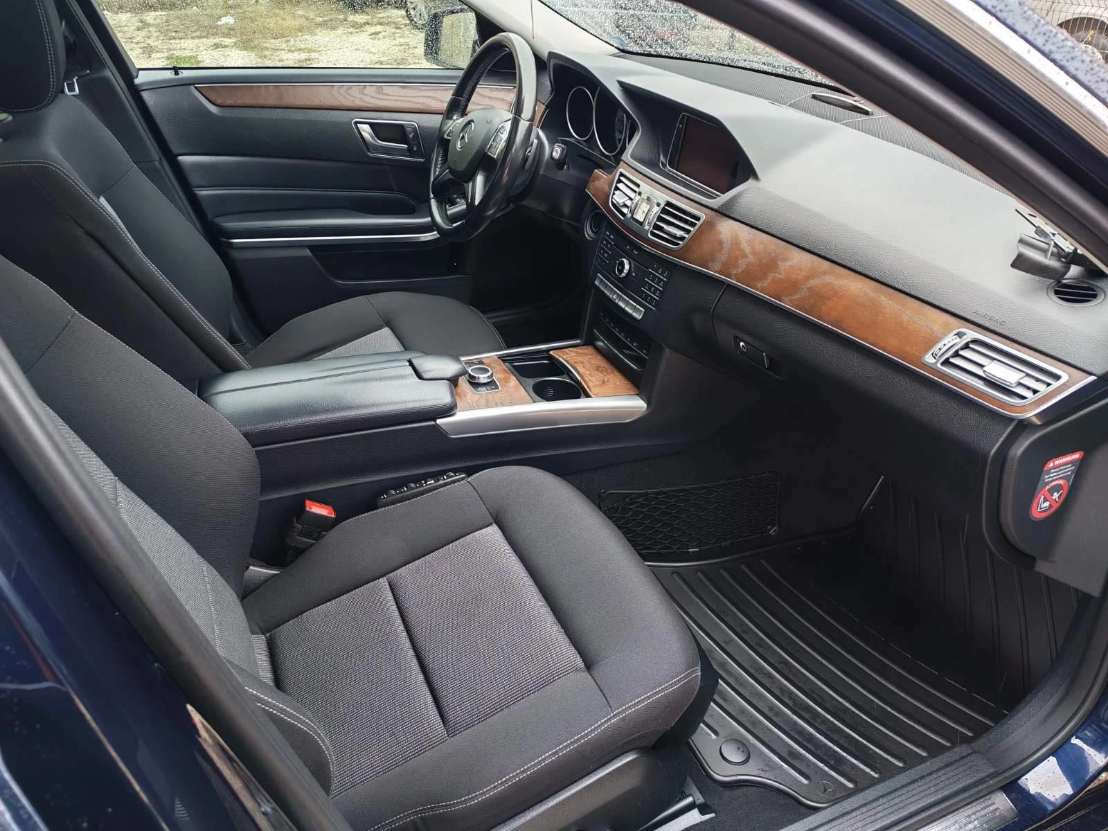 Mercedes-Benz E 220 4MATIC 2.2 cdi, снимка 13 - Автомобили и джипове - 53724375