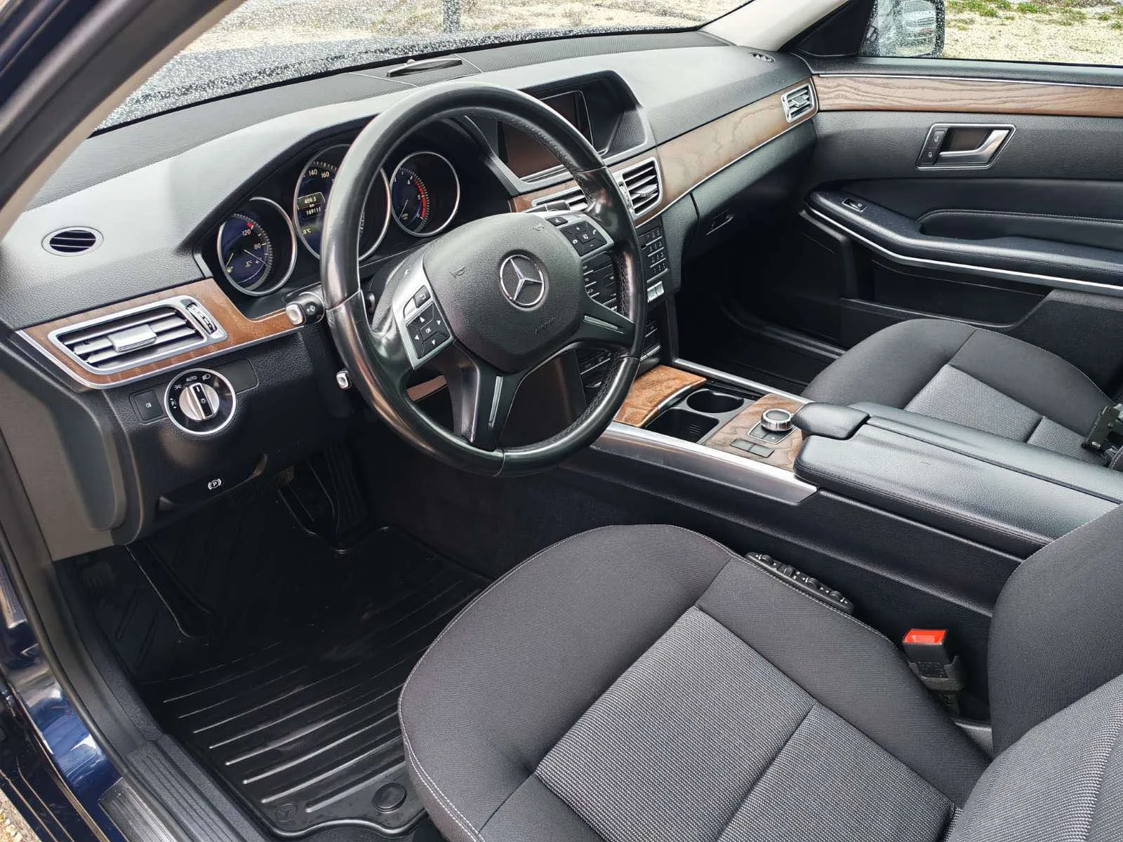 Mercedes-Benz E 220 4MATIC 2.2 cdi, снимка 10 - Автомобили и джипове - 53724375