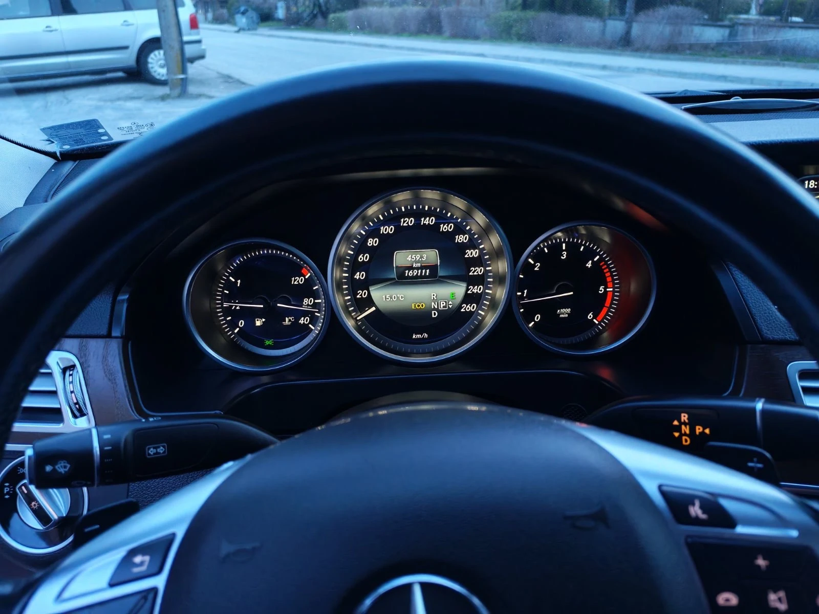 Mercedes-Benz E 220 4MATIC 2.2 cdi, снимка 11 - Автомобили и джипове - 53724375
