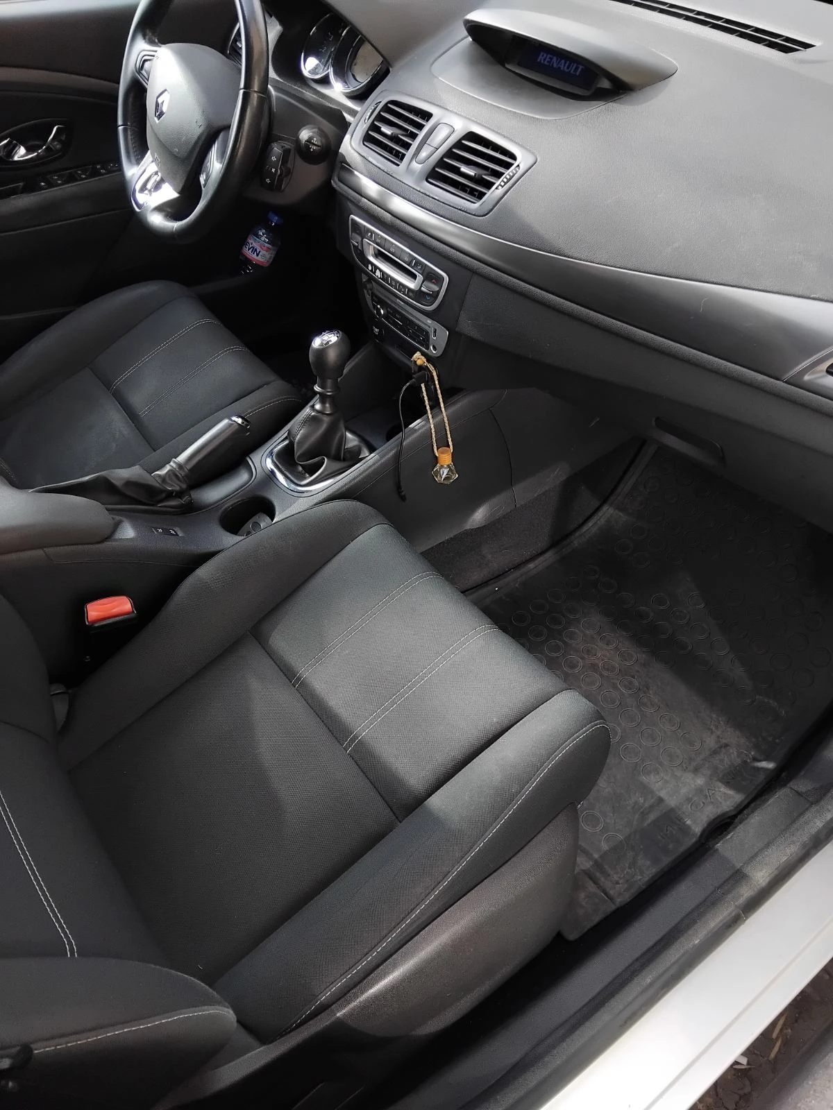 Renault Megane 3+ 1, снимка 5 - Автомобили и джипове - 53728279