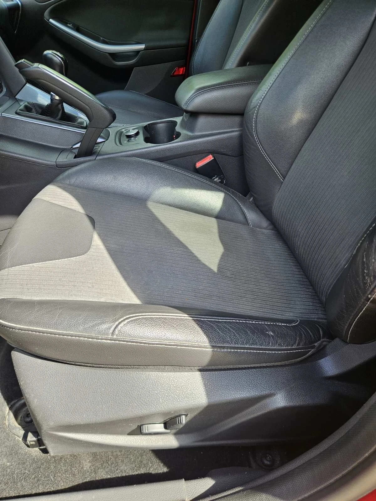 Ford Focus 1.6i titanium, снимка 4 - Автомобили и джипове - 54683487