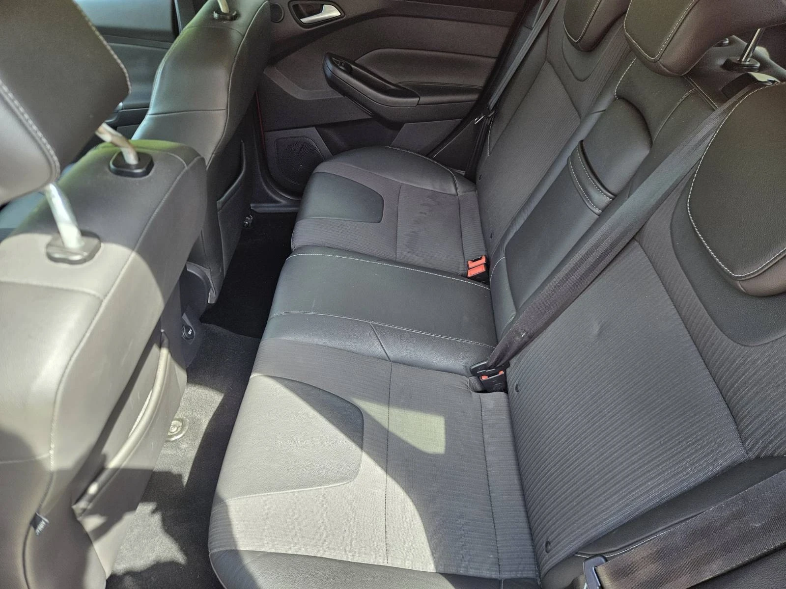 Ford Focus 1.6i titanium, снимка 7 - Автомобили и джипове - 54683487
