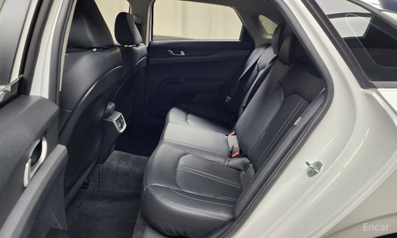 Kia K5 2.0* ПОДГРЕВ* КАМЕРА* КЕЙЛЕС* , снимка 15 - Автомобили и джипове - 54919543