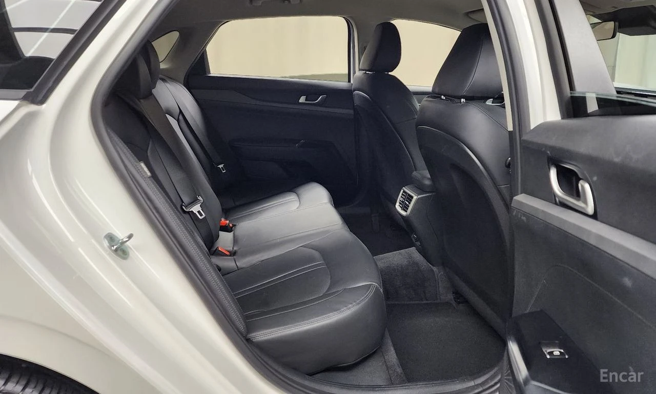 Kia K5 2.0* ПОДГРЕВ* КАМЕРА* КЕЙЛЕС* , снимка 14 - Автомобили и джипове - 54919543
