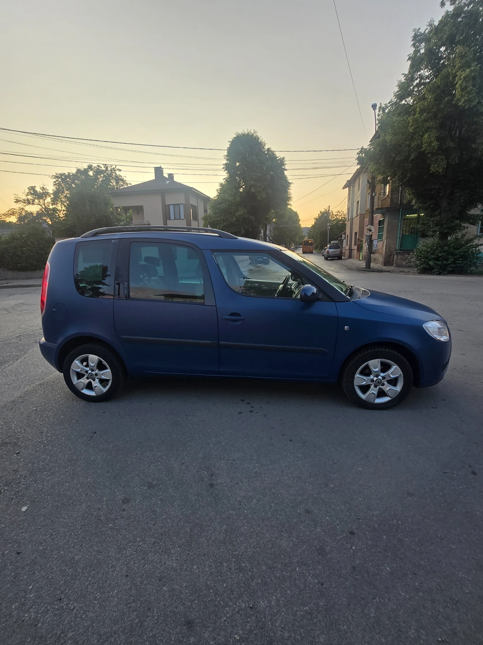 Skoda Roomster 1.4 бензин  2009г., снимка 4 - Автомобили и джипове - 55179458