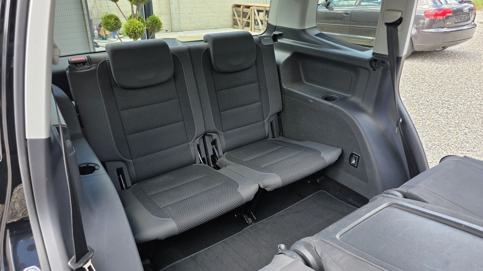 VW Touran, снимка 15 - Автомобили и джипове - 55404452