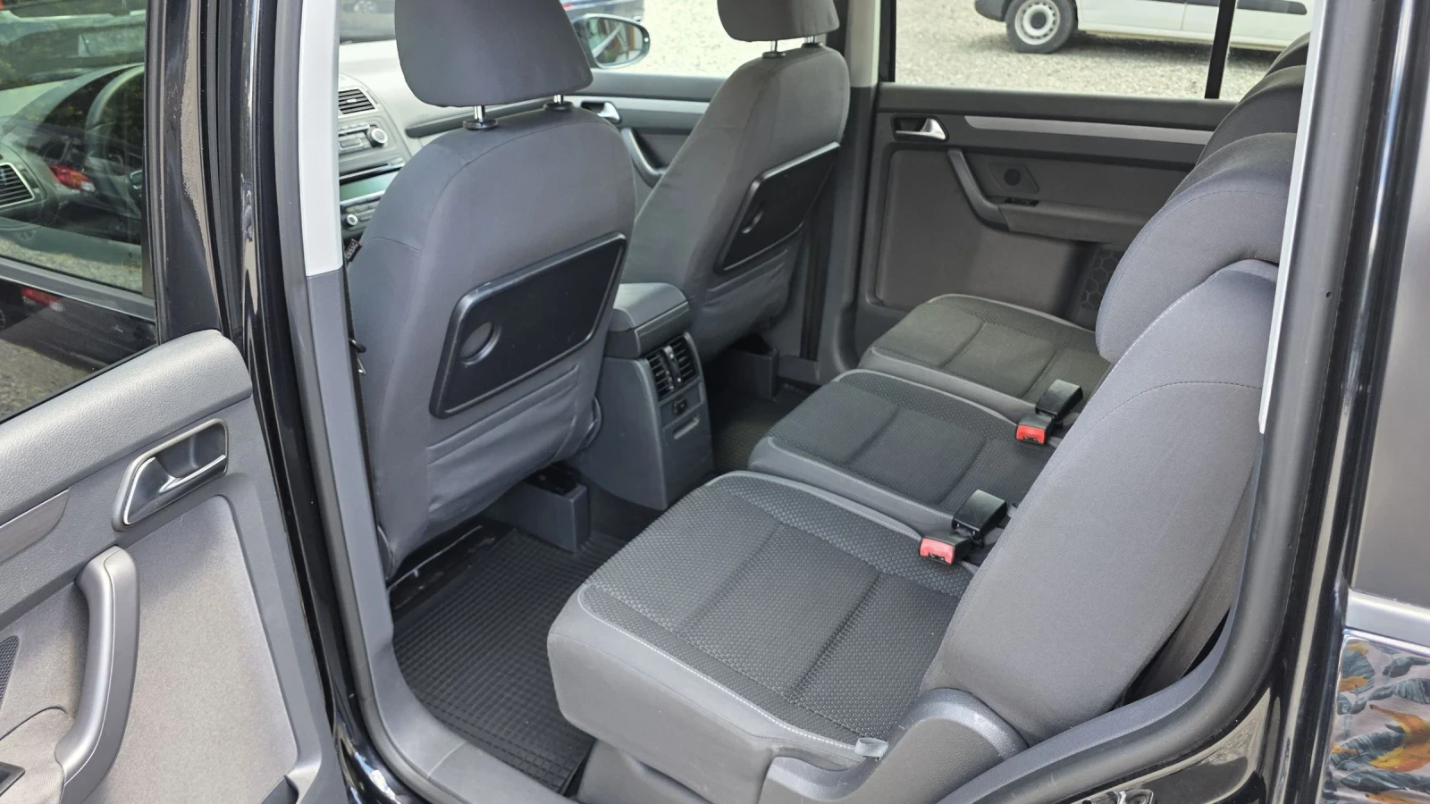 VW Touran, снимка 11 - Автомобили и джипове - 55404452