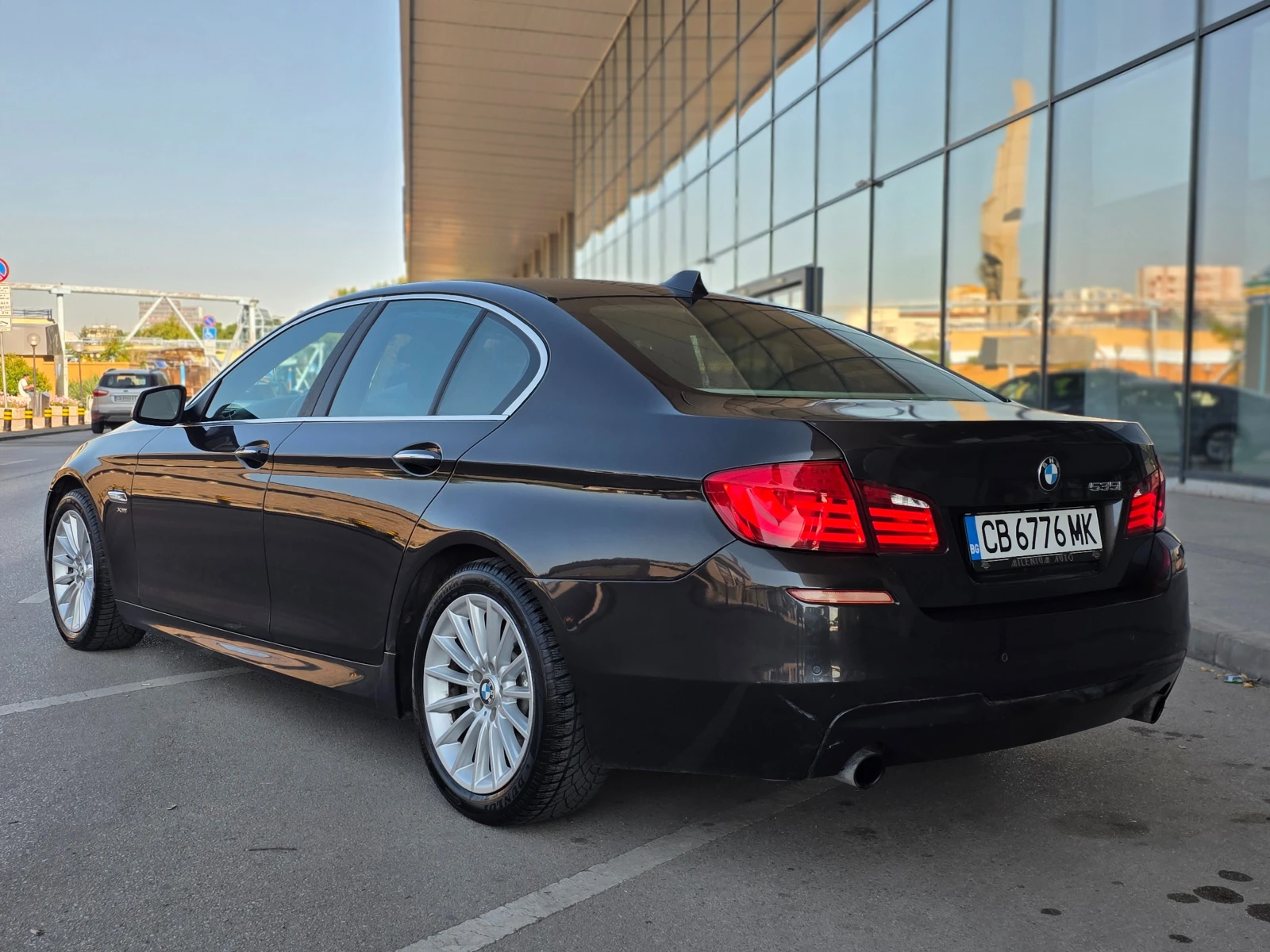 BMW 535 IX 6 МЕСЕЦА ГАРАНЦИЯ/306к.с. M Pack/Подгрев, снимка 3 - Автомобили и джипове - 55537629