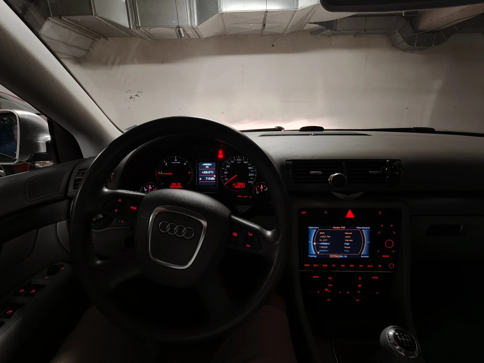 Audi A4 2.0 TDI, снимка 15 - Автомобили и джипове - 55883560