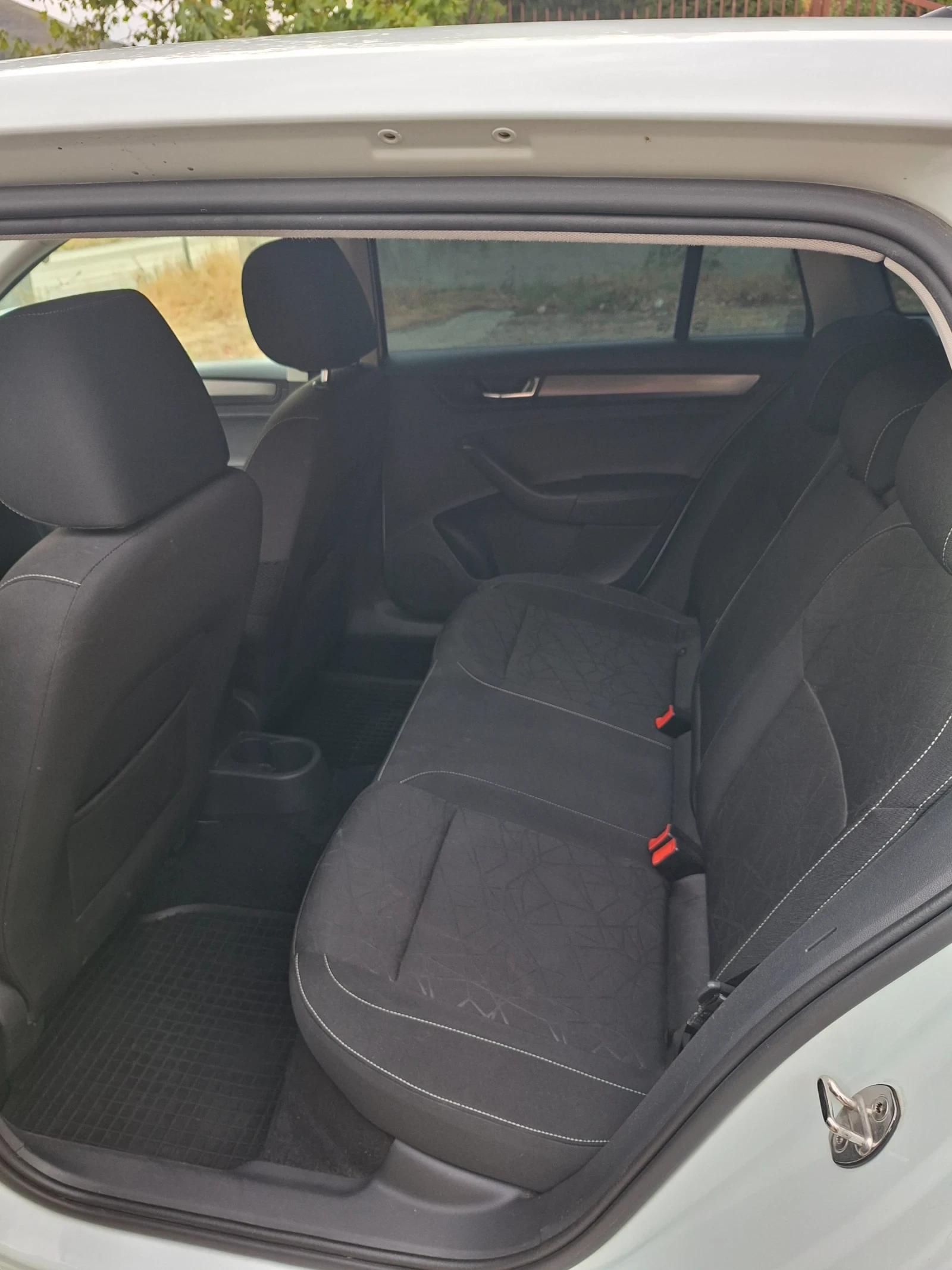 Skoda Rapid 1.4 TDI, снимка 10 - Автомобили и джипове - 55942909