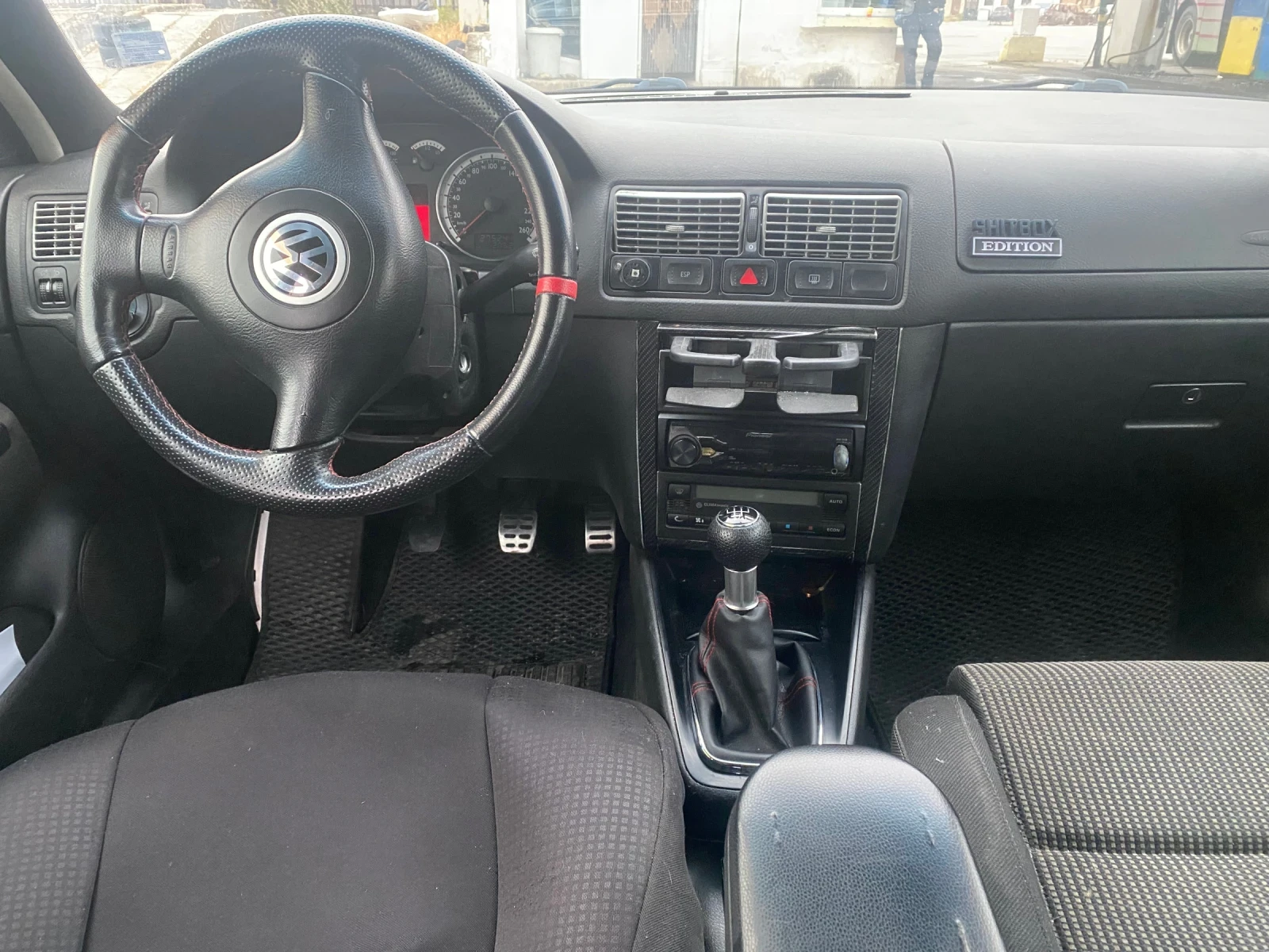 VW Golf 1.6, снимка 5 - Автомобили и джипове - 56507569
