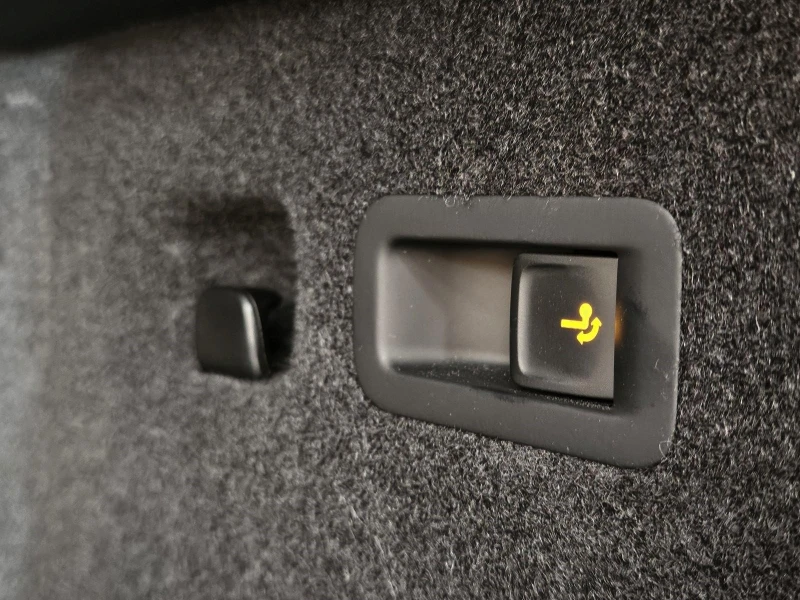 Skoda Kodiaq 2.0 TDI* 7 МЕСТЕН* 4WD* CAMERA* DISTR* NAVI* KEYLE, снимка 12 - Автомобили и джипове - 51765604