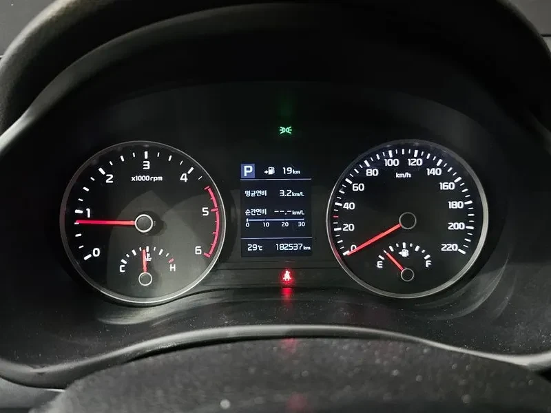 Kia Stonic Diesel 1.6 Deluxe, снимка 8 - Автомобили и джипове - 56118169