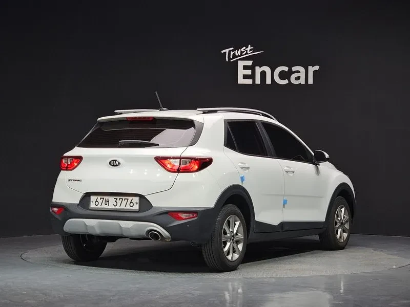 Kia Stonic Diesel 1.6 Deluxe, снимка 2 - Автомобили и джипове - 56118169