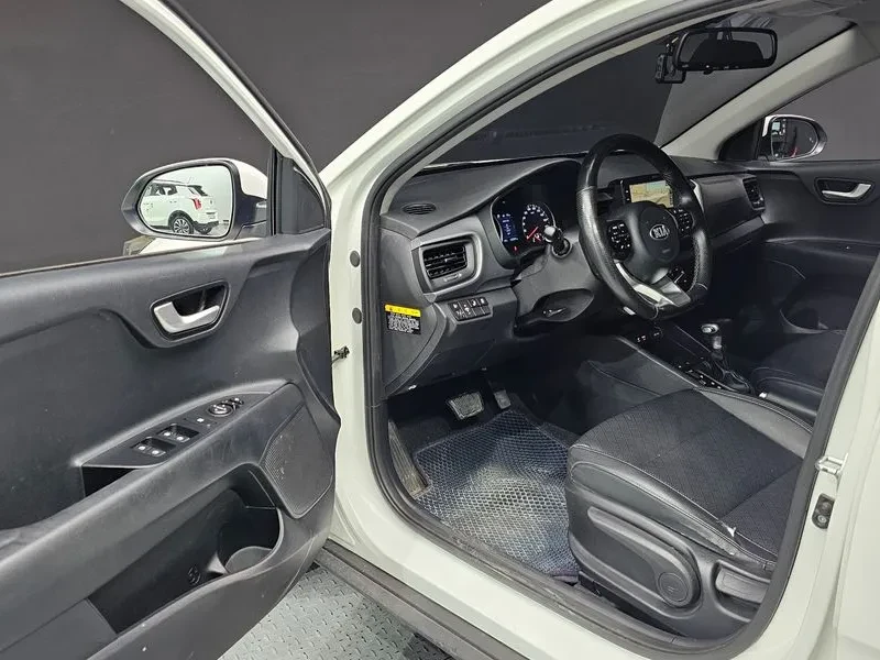 Kia Stonic Diesel 1.6 Deluxe, снимка 10 - Автомобили и джипове - 56118169