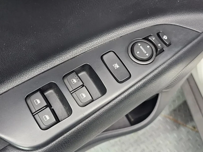 Kia Stonic Diesel 1.6 Deluxe, снимка 17 - Автомобили и джипове - 56118169