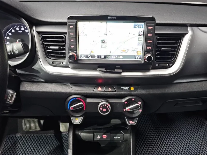 Kia Stonic Diesel 1.6 Deluxe, снимка 14 - Автомобили и джипове - 56118169
