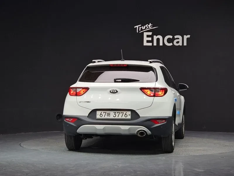 Kia Stonic Diesel 1.6 Deluxe, снимка 4 - Автомобили и джипове - 56118169