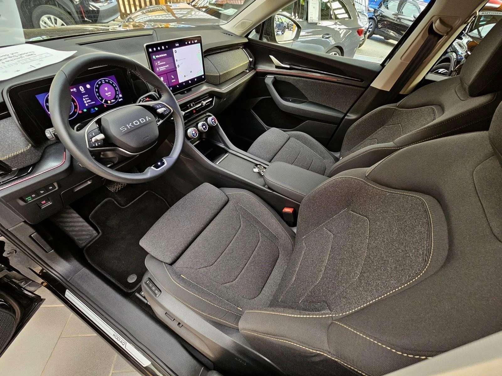 Skoda Kodiaq 2.0 TDI* 7 МЕСТЕН* 4WD* CAMERA* DISTR* NAVI* KEYLE - изображение 4