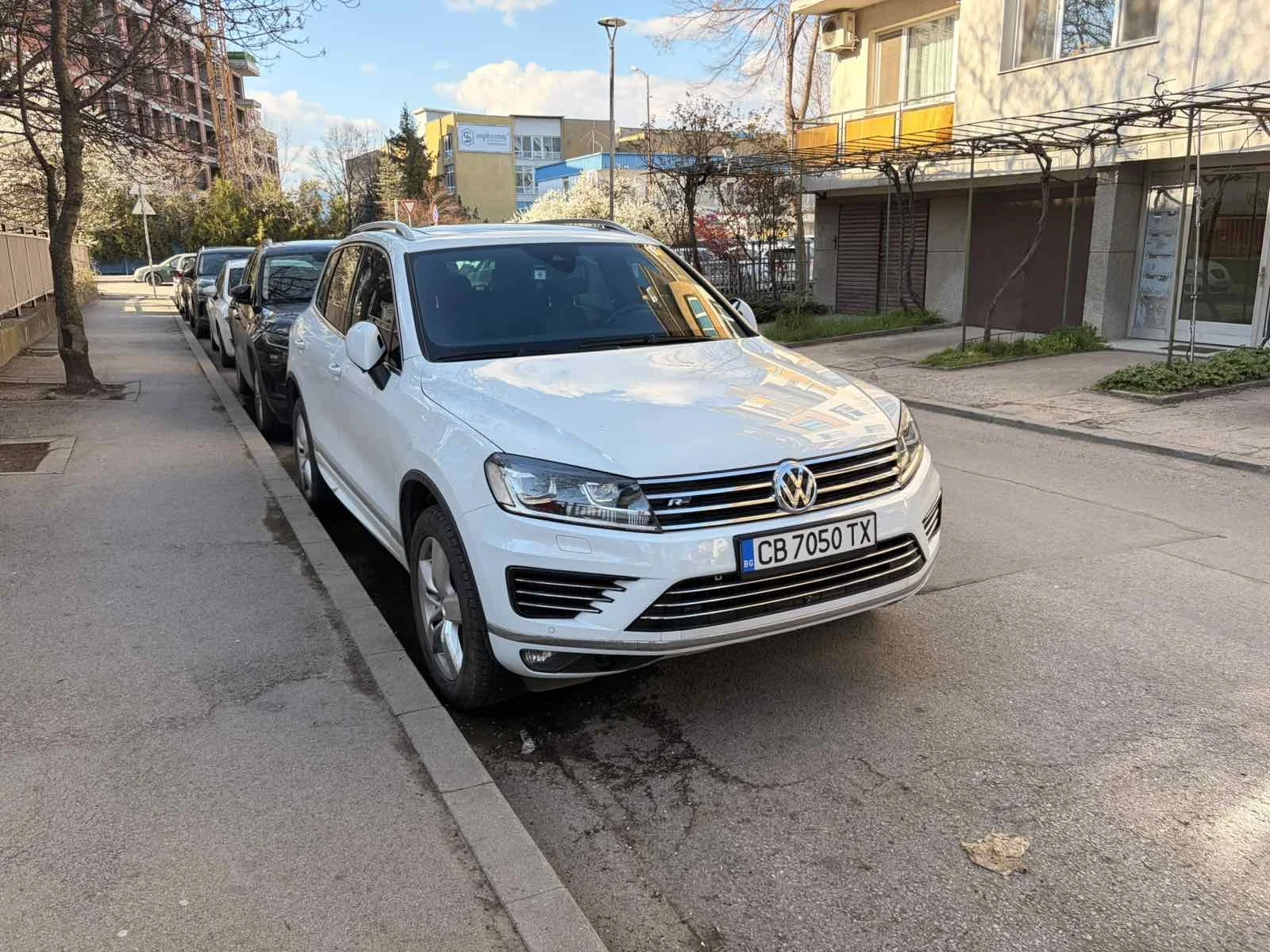 VW Touareg 3.0 TDI R-line Panorama, снимка 2 - Автомобили и джипове - 54102709