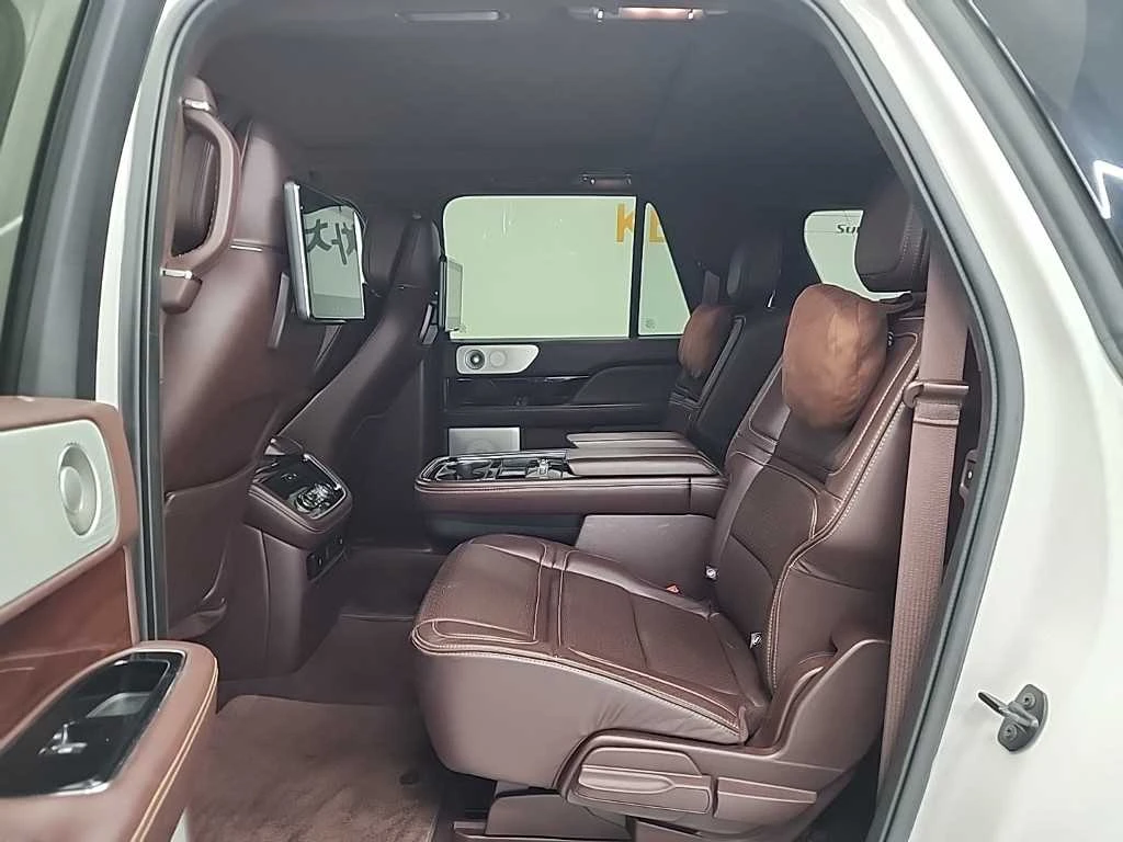 Lincoln Navigator BLACK LABEL| ПАНО| 360| ПОДГРЕВ| ОБДУХВАНЕ| HUD, снимка 10 - Автомобили и джипове - 55049974