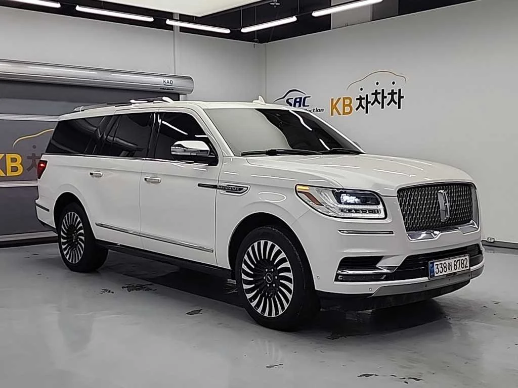 Lincoln Navigator BLACK LABEL| ПАНО| 360| ПОДГРЕВ| ОБДУХВАНЕ| HUD, снимка 4 - Автомобили и джипове - 55049974