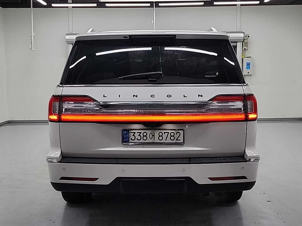 Lincoln Navigator BLACK LABEL| ПАНО| 360| ПОДГРЕВ| ОБДУХВАНЕ| HUD, снимка 2 - Автомобили и джипове - 55049974