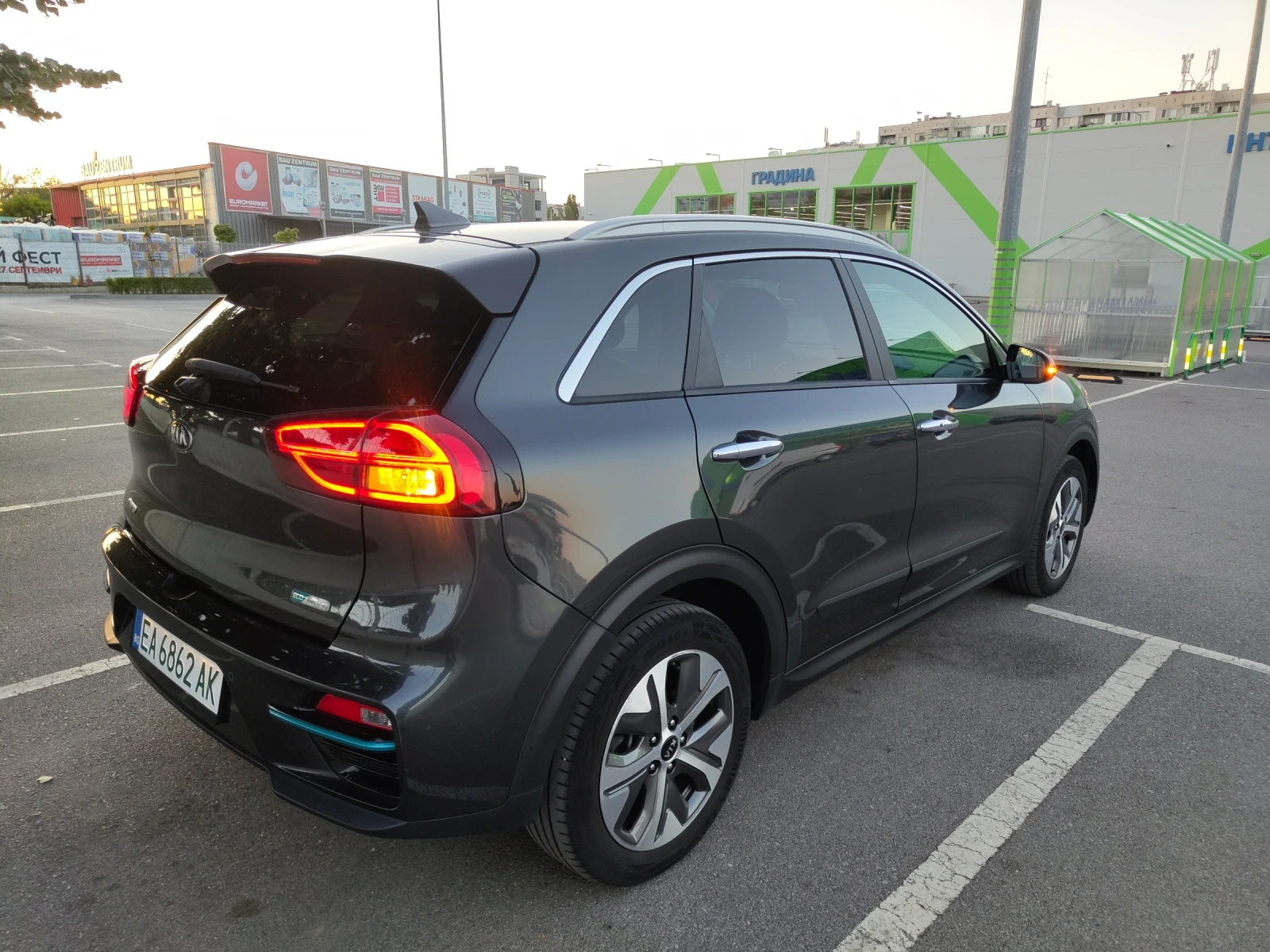Kia Niro 65kWh/SOH100%/DynamicPlusLine/Kia Connect, снимка 2 - Автомобили и джипове - 55661140