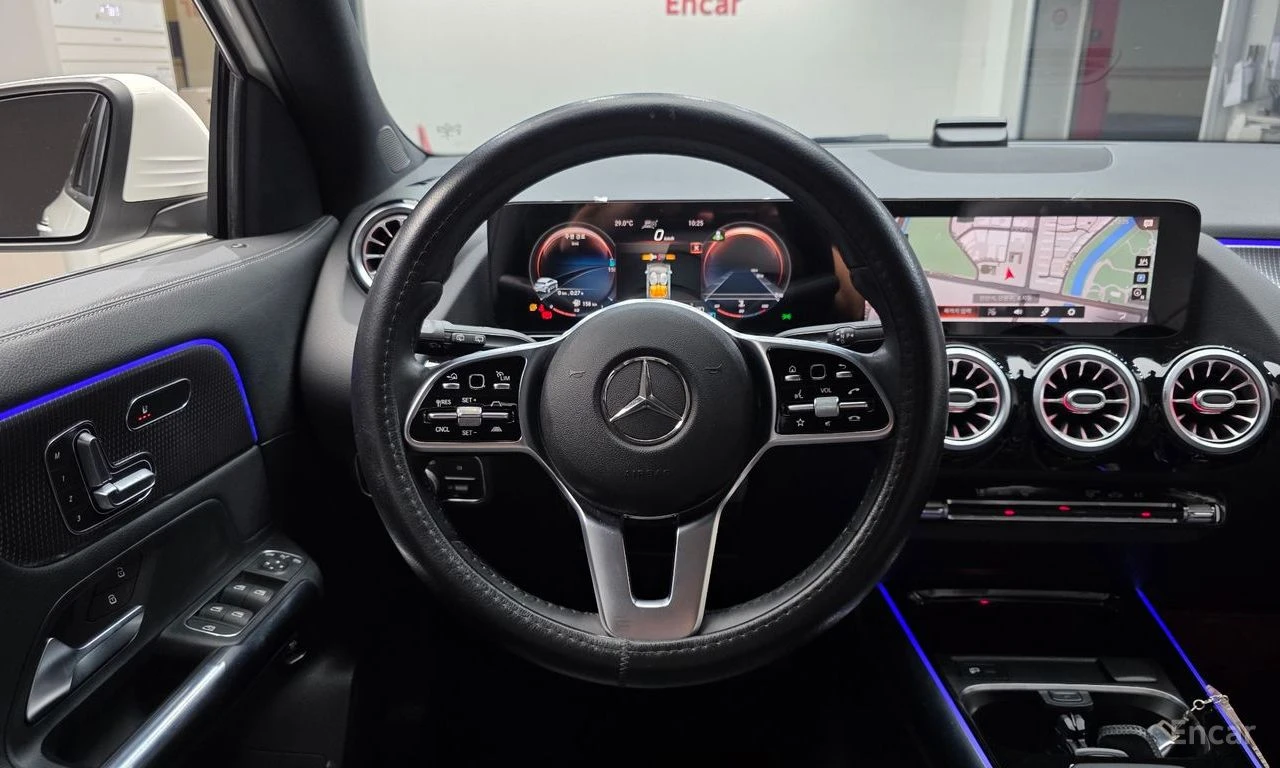 Mercedes-Benz GLA 220 ДИСТРОНИК* LANE* ASSIST* ПОДГРЕВ* КАМЕРА* , снимка 8 - Автомобили и джипове - 56118863