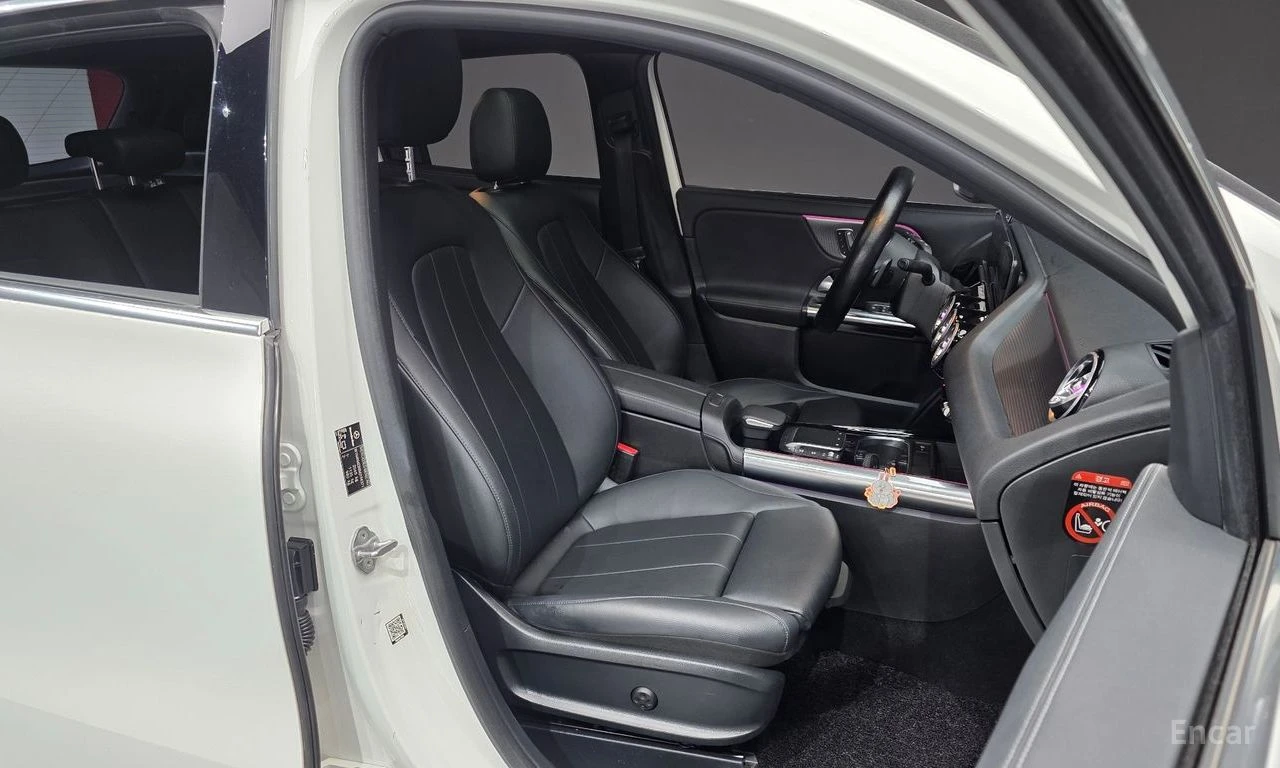 Mercedes-Benz GLA 220 ДИСТРОНИК* LANE* ASSIST* ПОДГРЕВ* КАМЕРА* , снимка 14 - Автомобили и джипове - 56118863