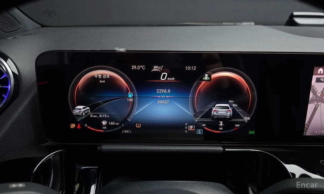 Mercedes-Benz GLA 220 ДИСТРОНИК* LANE* ASSIST* ПОДГРЕВ* КАМЕРА* , снимка 13 - Автомобили и джипове - 56118863