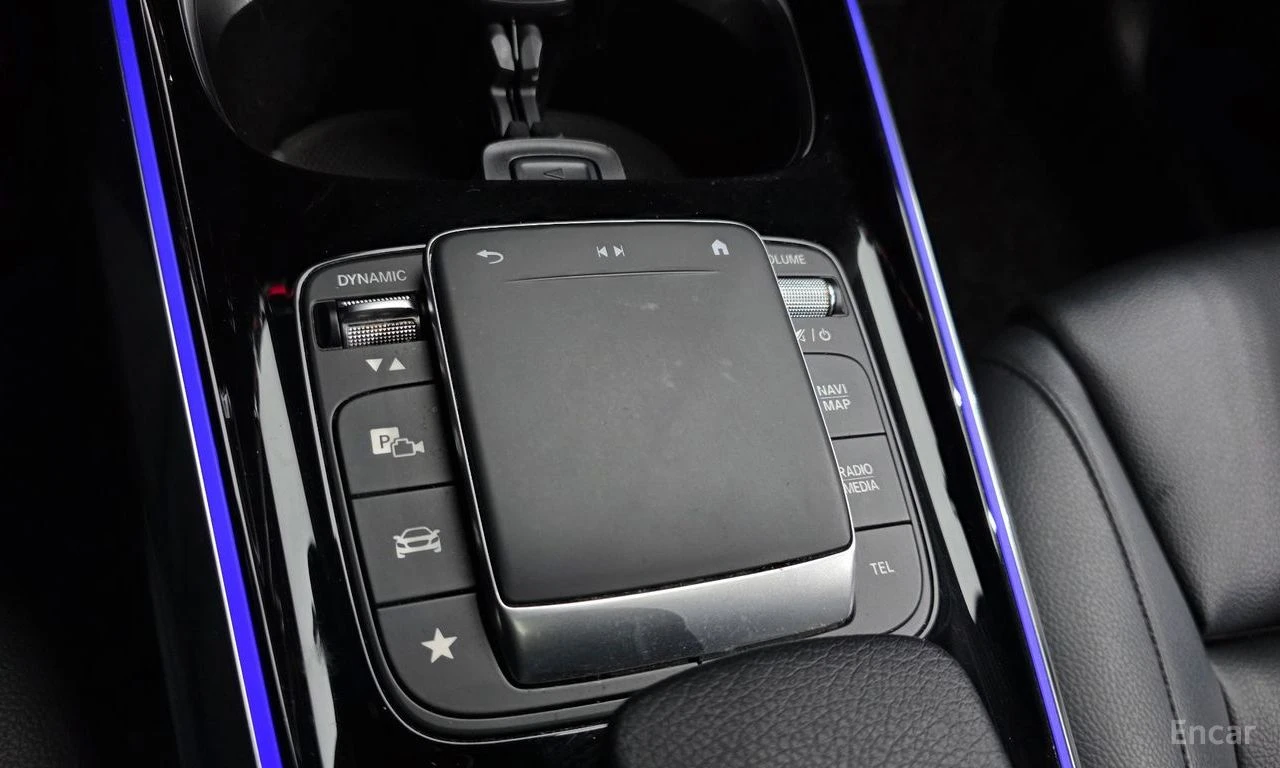 Mercedes-Benz GLA 220 ДИСТРОНИК* LANE* ASSIST* ПОДГРЕВ* КАМЕРА* , снимка 12 - Автомобили и джипове - 56118863