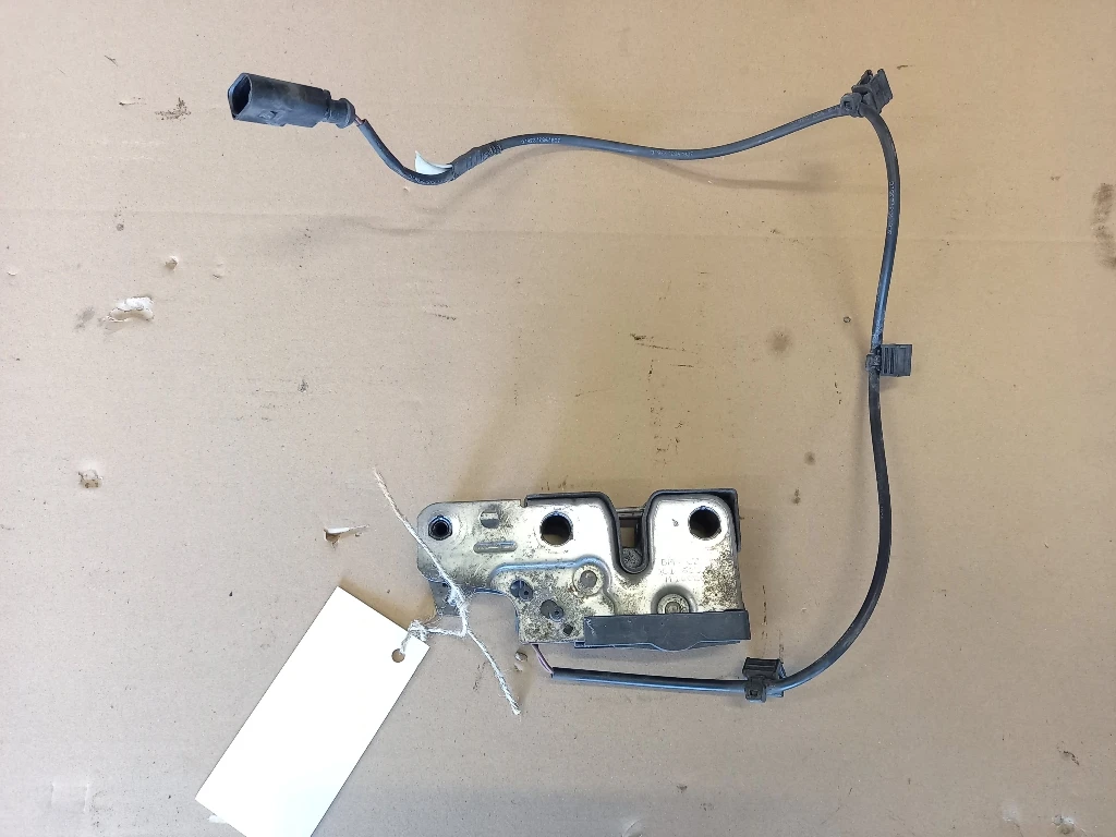 Брава преден капак Фолксваген Пасат Б6 1.8тси 