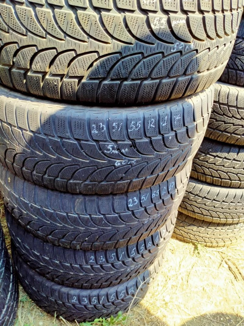 Гуми Зимни 235/55R17, снимка 1 - Гуми и джанти - 33878446