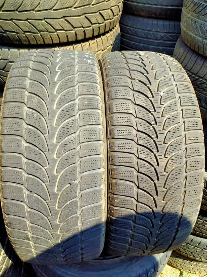 Гуми Зимни 235/55R17, снимка 2 - Гуми и джанти - 33878446