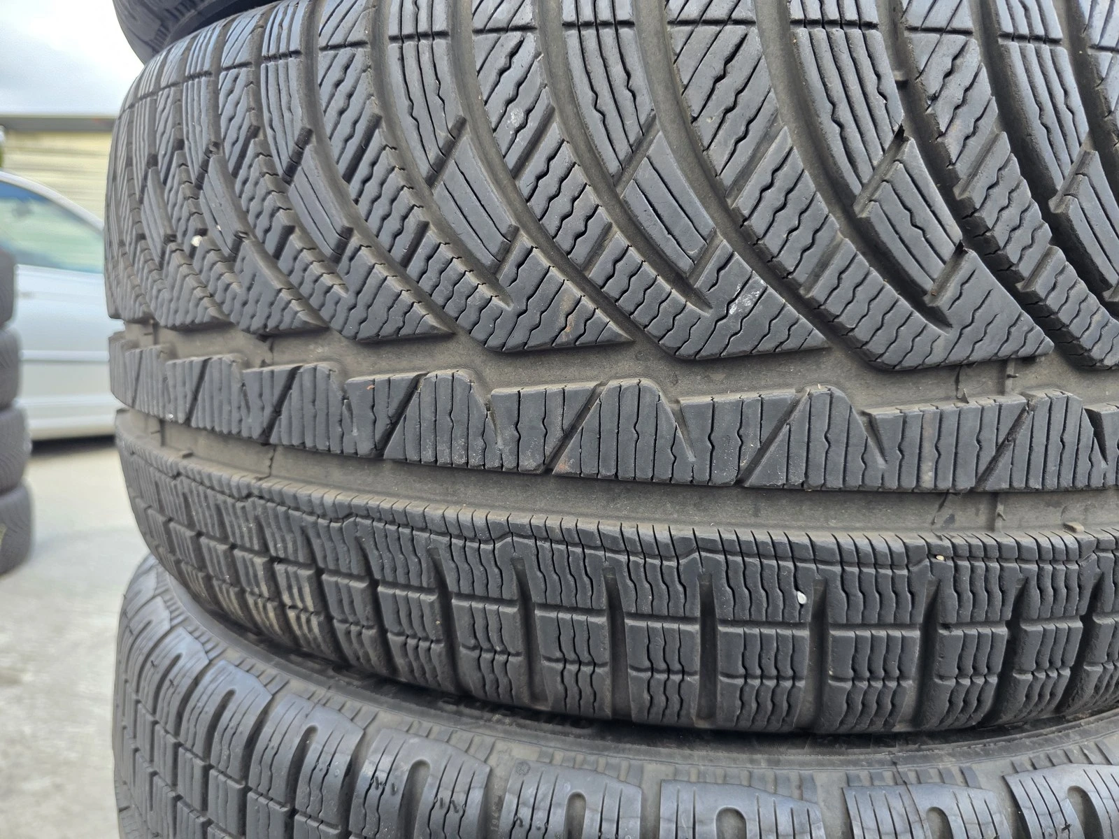 ���� 235/40R18 | Mobile.bg � ����������� 2