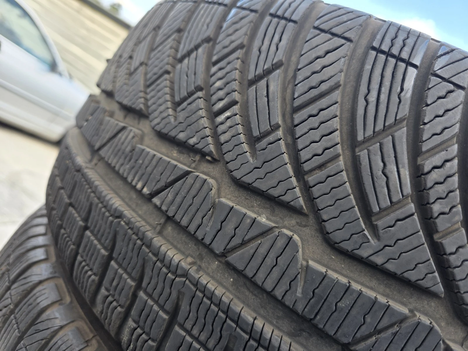 ���� 235/40R18 | Mobile.bg � ����������� 4