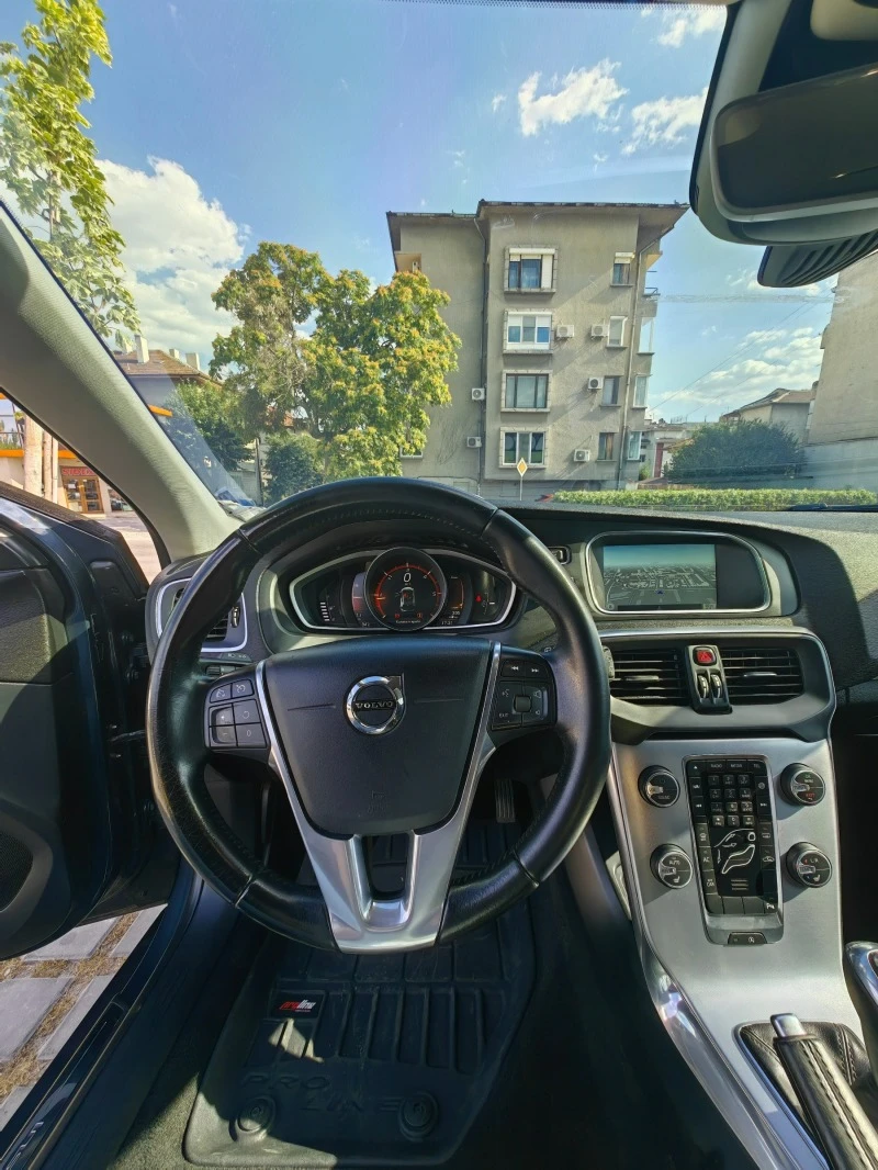 Volvo V40 D2, снимка 2 - Автомобили и джипове - 47540895