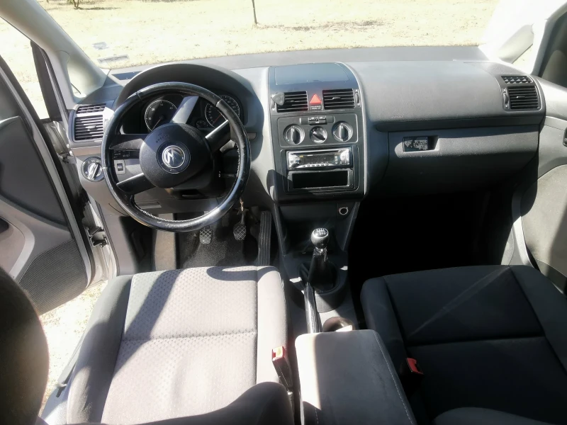 VW Touran 1.9 TDI, снимка 9 - Автомобили и джипове - 47315642