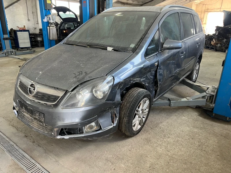 Opel Zafira 1.9CDTI, снимка 2 - Автомобили и джипове - 47804416