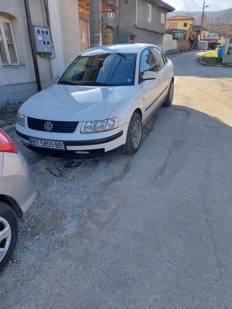 VW Passat, снимка 1 - Автомобили и джипове - 48393290