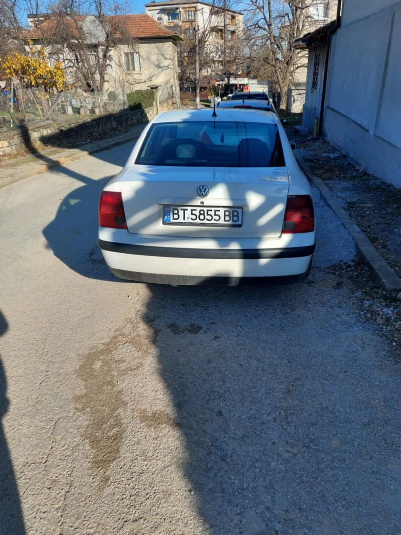 VW Passat, снимка 4 - Автомобили и джипове - 48393290