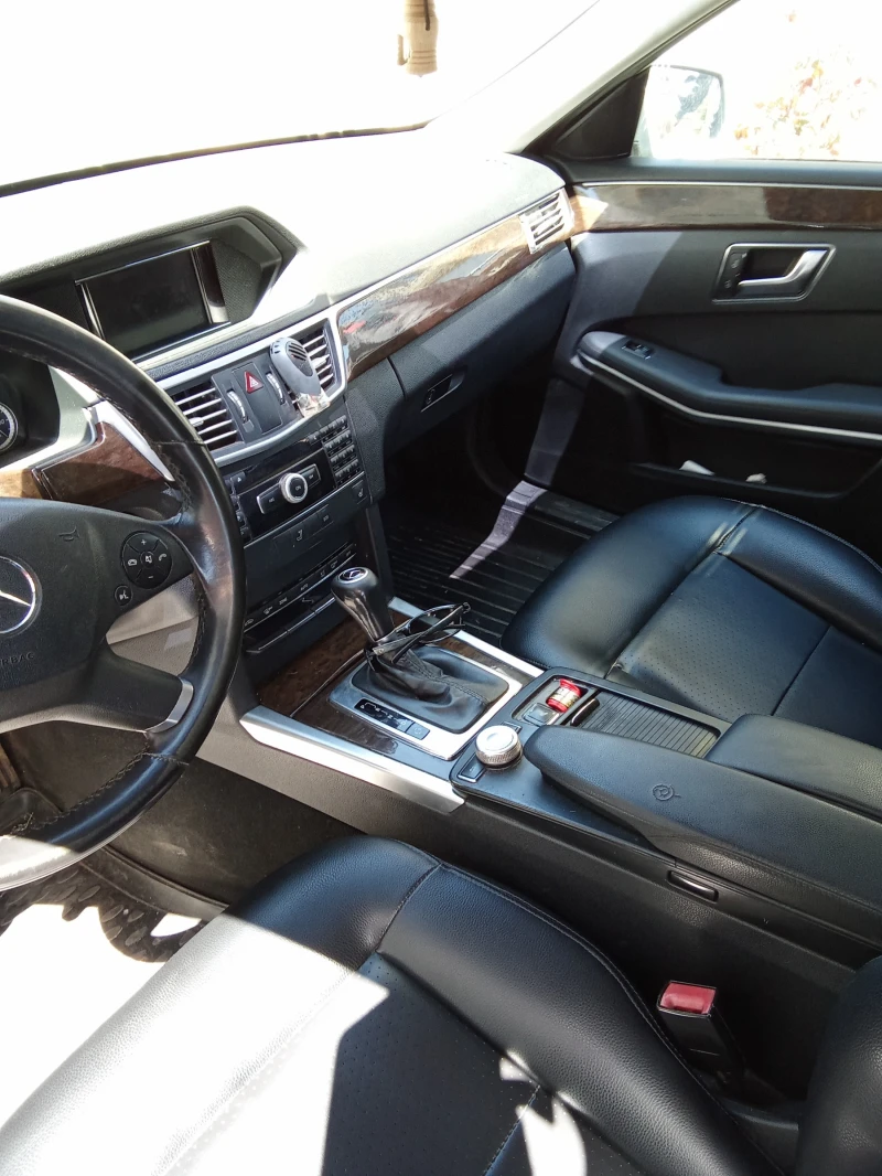 Mercedes-Benz E 200, снимка 8 - Автомобили и джипове - 52367385
