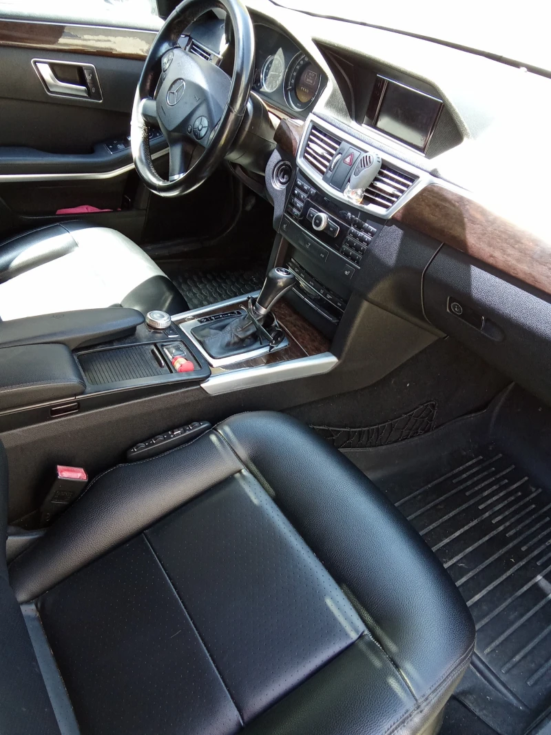 Mercedes-Benz E 200, снимка 6 - Автомобили и джипове - 52367385
