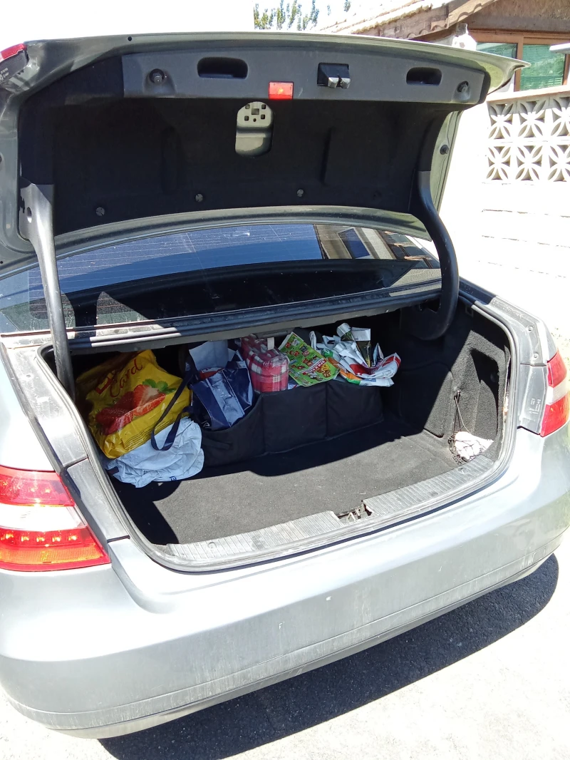 Mercedes-Benz E 200, снимка 10 - Автомобили и джипове - 52367385