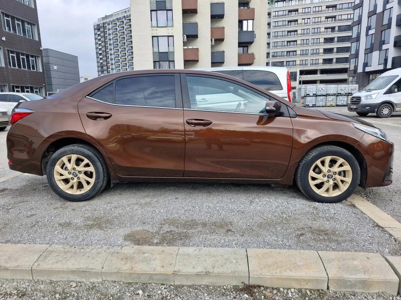 Toyota Corolla 1, 6 46000 km, снимка 10 - Автомобили и джипове - 48997761