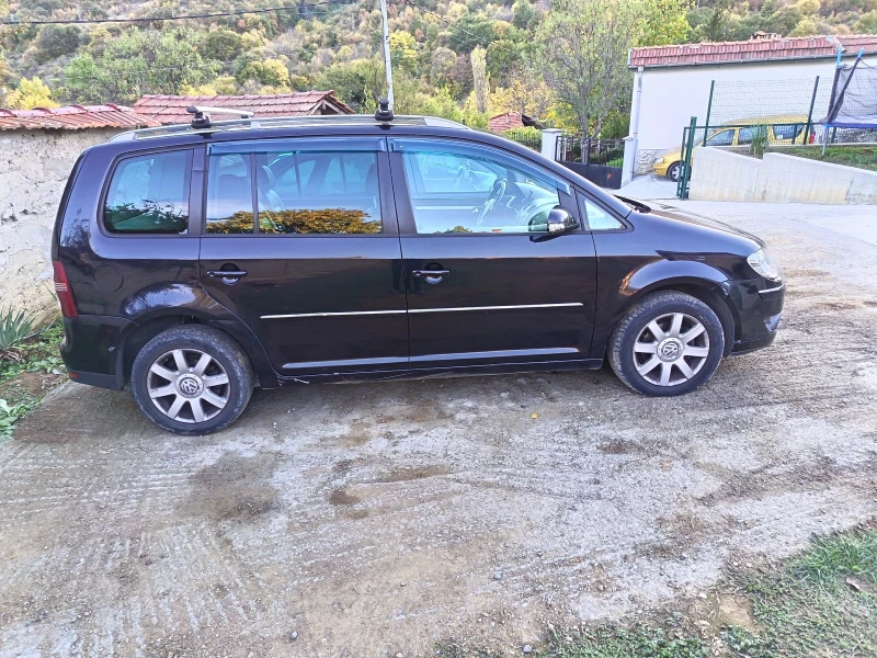 VW Touran  Facelift/ заводски метан, снимка 3 - Автомобили и джипове - 52189400