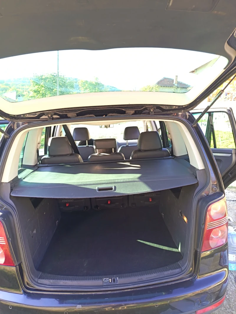 VW Touran  Facelift/ заводски метан, снимка 16 - Автомобили и джипове - 52189400
