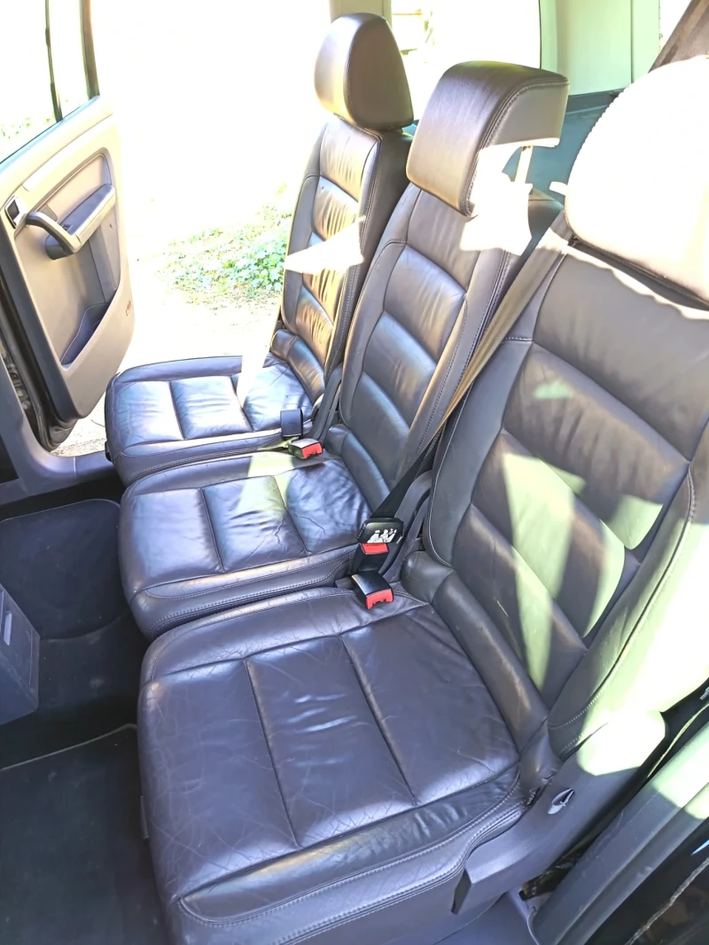 VW Touran  Facelift/ заводски метан, снимка 10 - Автомобили и джипове - 52189400